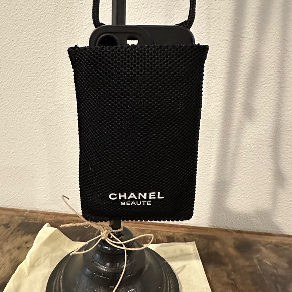 Gift w/Purchase Chanel- Passport and Phone Pouch - Picture 3 of 4